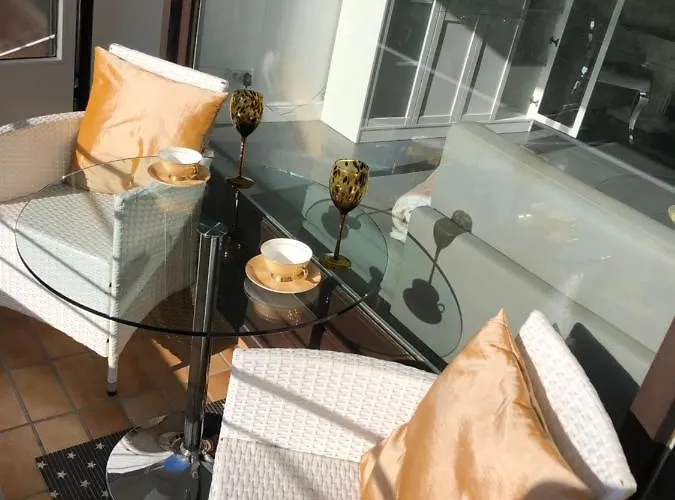 Tiffanys Ferienapartments In Der Privatresidenz Des Plaza Premium Timmendorfer Apartment *